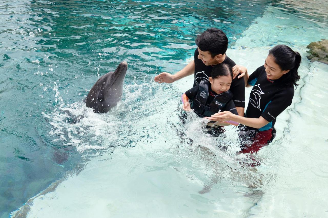 Resorts World Sentosa - Hotel Singapura Exterior foto Dolphin Interaction