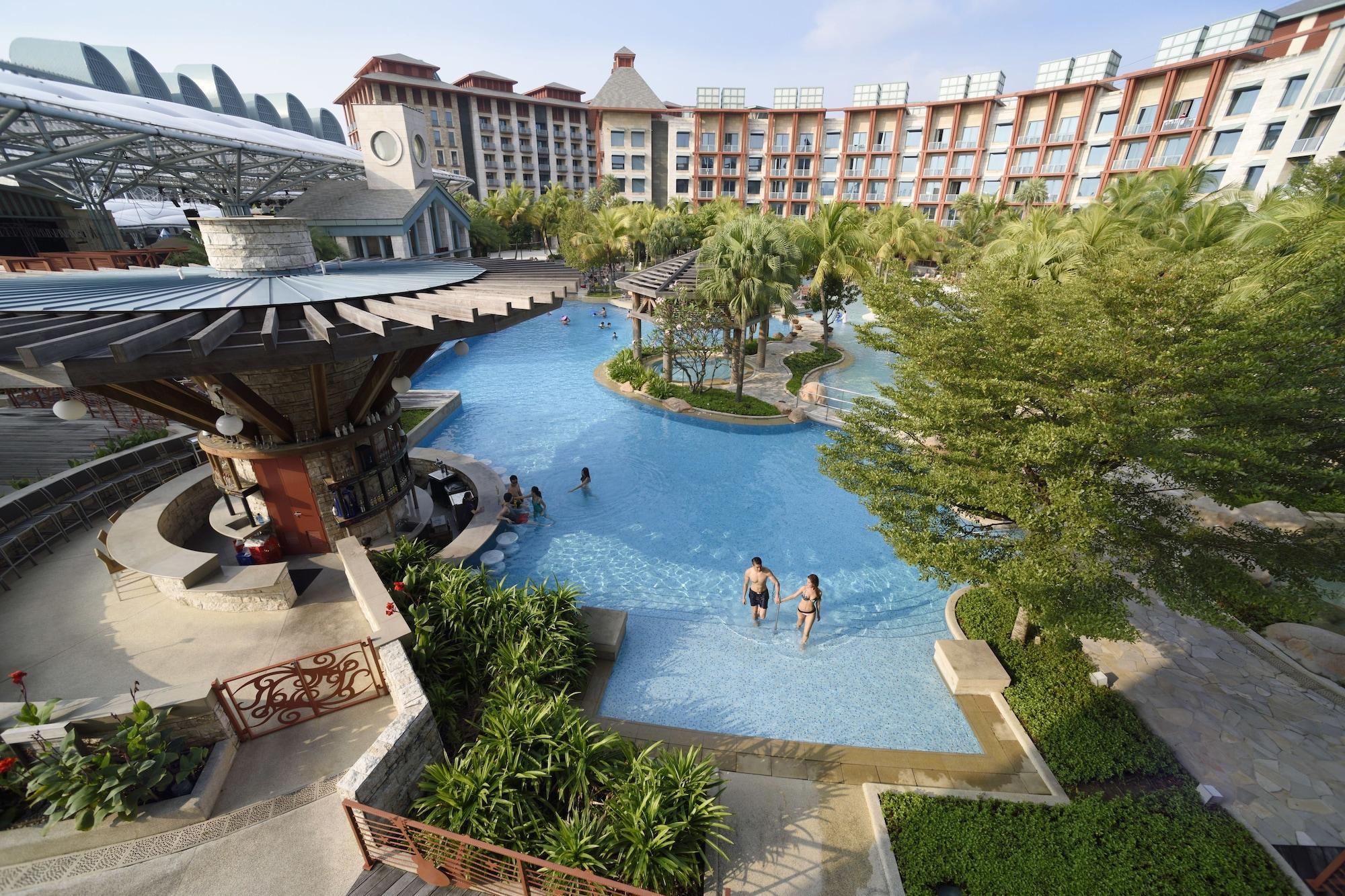 Resorts World Sentosa - Hotel Singapura Exterior foto The pool at the resort