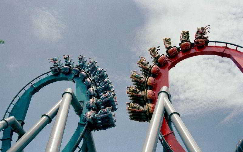 Resorts World Sentosa - Hotel Singapura Exterior foto The two trains of the Dragon roller coaster